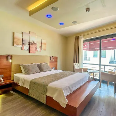 Couette-café Centre 4*